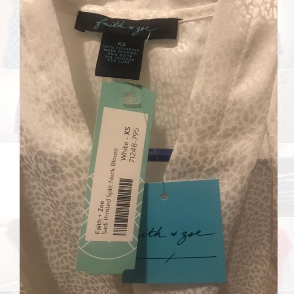 Stitch Fix Sadi Printed Split Neck Blouse - Picture 4 of 5